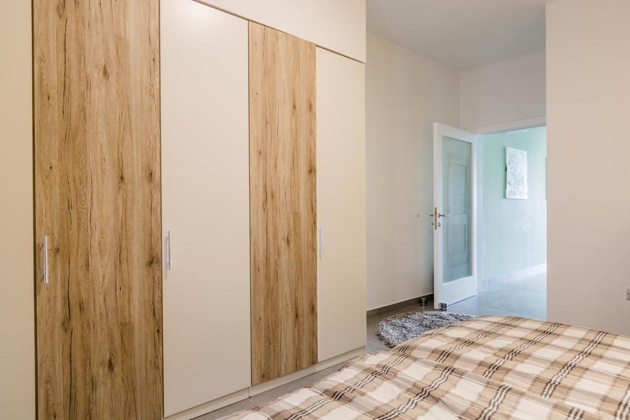 Apartamento Splendid Seaside Retreat On Spinola Bay San Julián Exterior foto