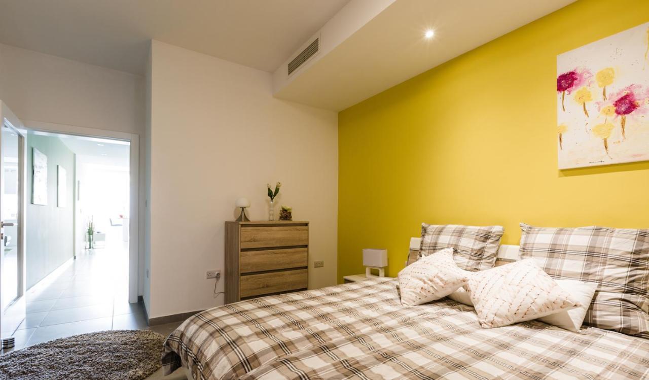 Apartamento Splendid Seaside Retreat On Spinola Bay San Julián Exterior foto